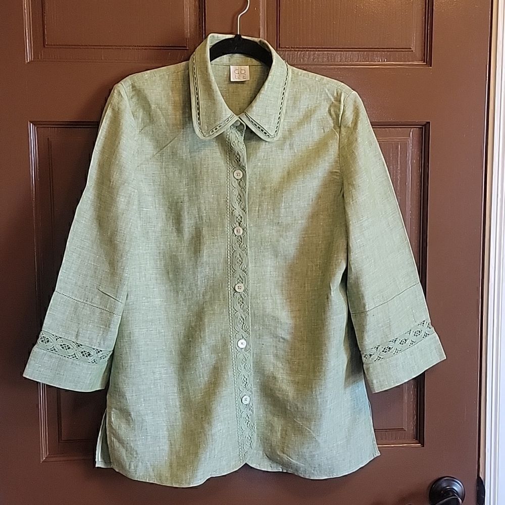 db Life- Linen green shirt with 3/4 length sleeves with eyelet trim. S/M.